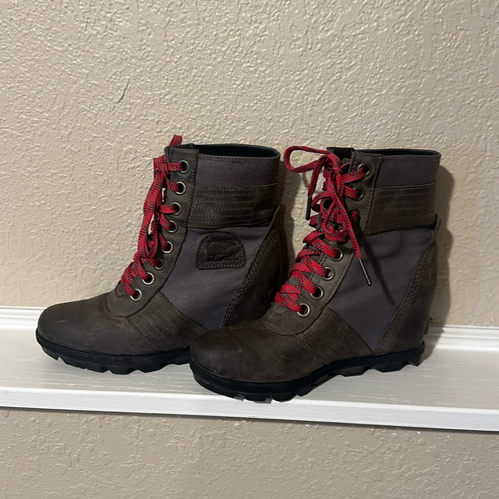 Sorel boots size 7!